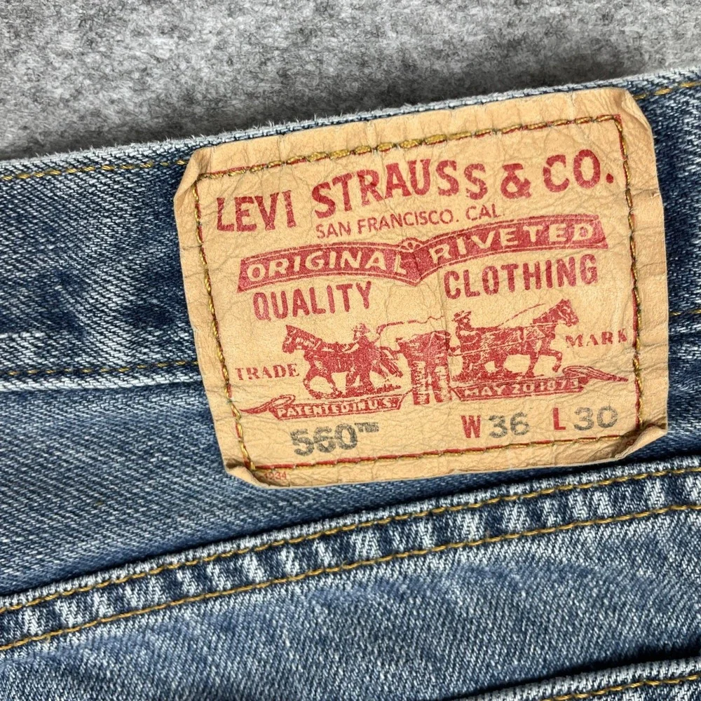 Vintage Levis 560 Jeans Mens 36x30 Blue Comfort Fit Tapered Leg Denim Distressed